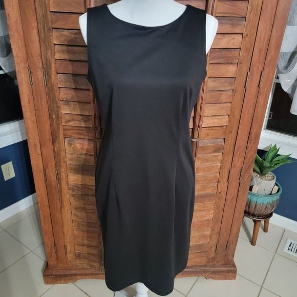 Covington Dresses & Skirts - Covington black fitted dress size 8‎ mini
